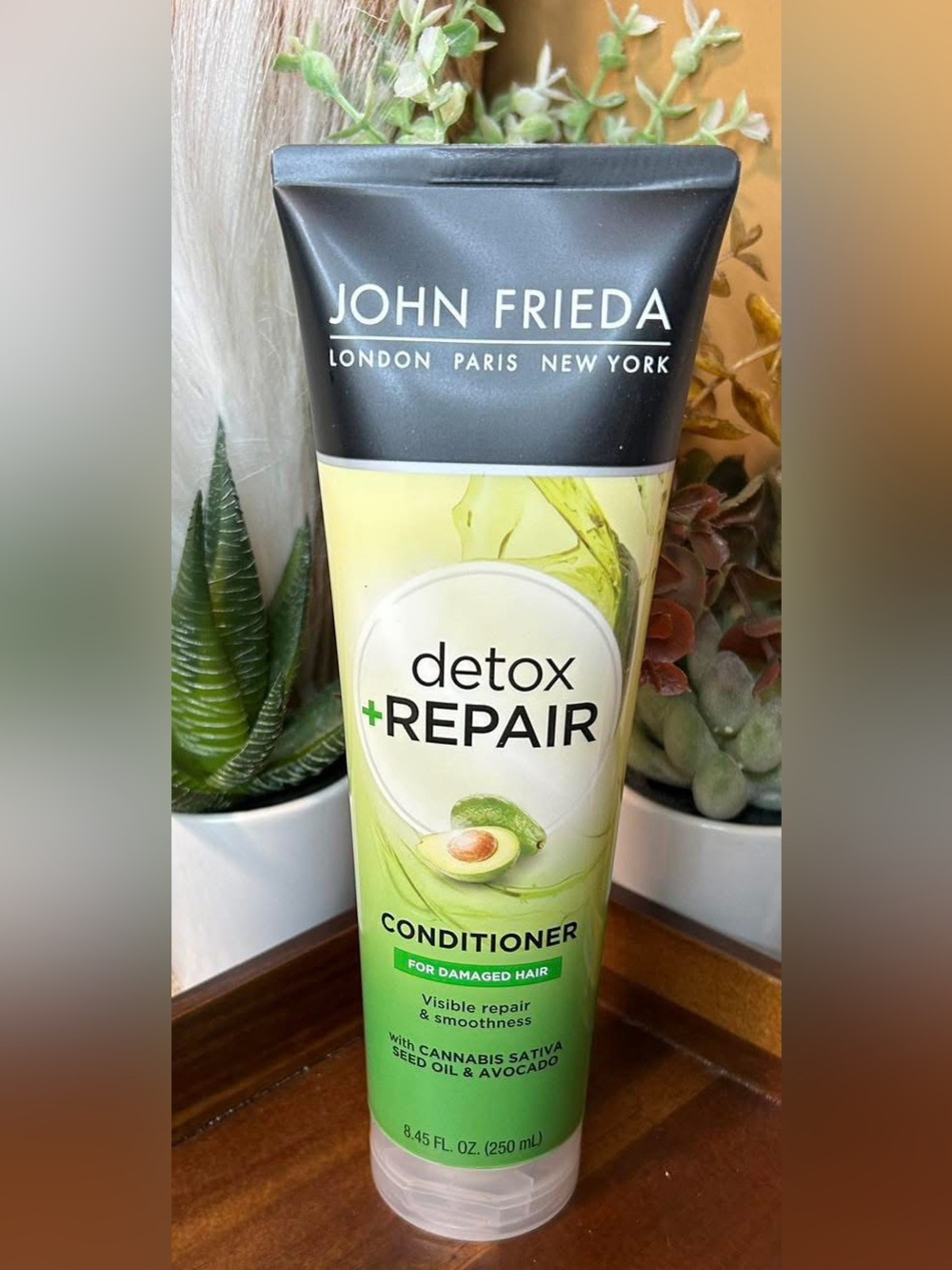 John Frieda Detox + Repair Conditioner Sulfate Paraben and cruelty free